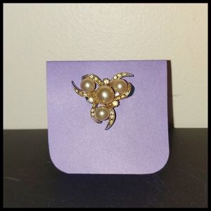Vintage Champagne Tone Faux Pearls and Rhinestone Broach